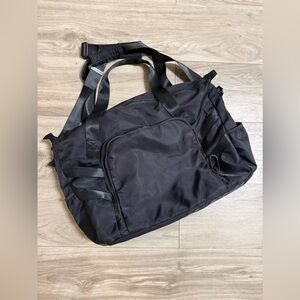 Laundry by Shelli Segal NWOT duffle